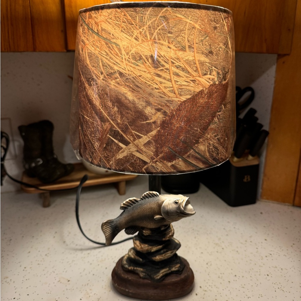 Mossy Oak Bass Lamp